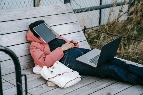 How to Let Go of Someone Who Keeps Pulling You Back: When I Finally Stopped Replying