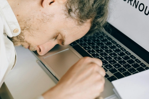 How to Let Go of Someone Who Keeps Pulling You Back: When I Finally Stopped Replying