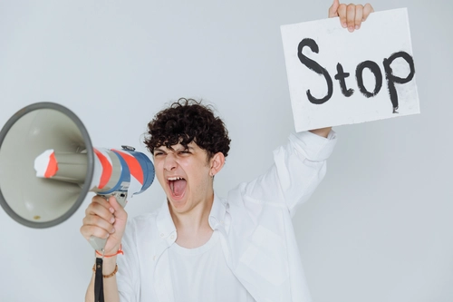How Not to Be a People Pleaser I Deleted Social Media and Found Myself