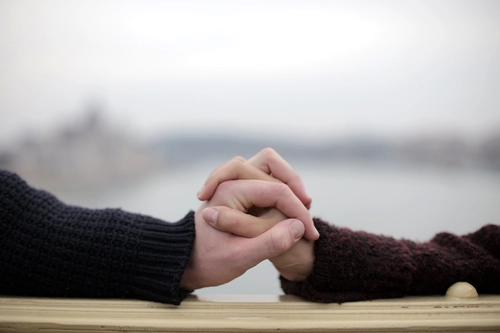 How to Deal With Separation Anxiety From Your Partner (Without Losing Yourself)