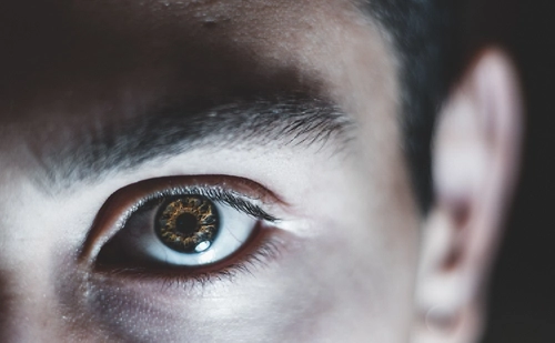 Dark Psychology of Eye Contact How One Look Can Control You