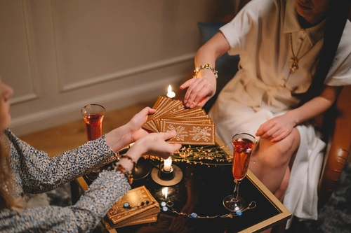 How to Tell If Another Woman Finds You Attractive (Without the Flirting)