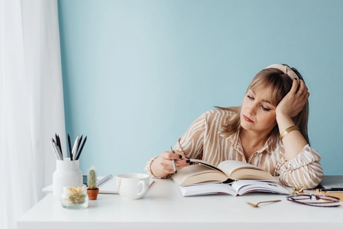 How to Calm an Overthinking Mind at 2 AM